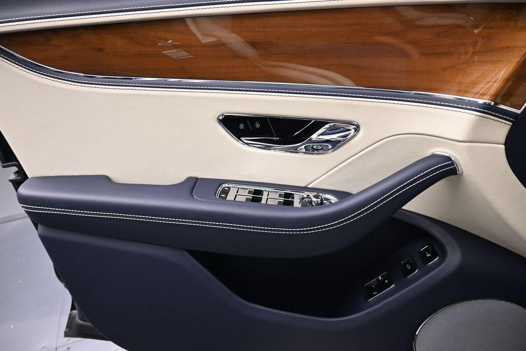 2026 Bentley FLYING SPUR — миниатюра 25