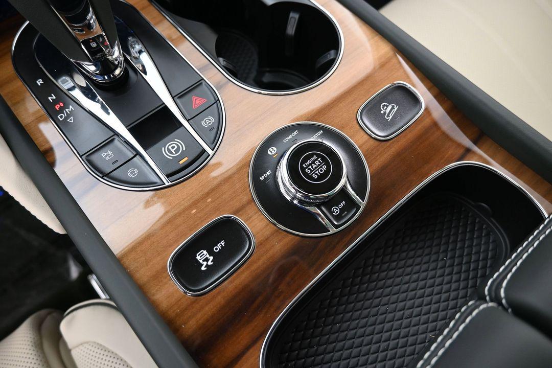 2026 Bentley BENTAYGA AZURE — миниатюра 16