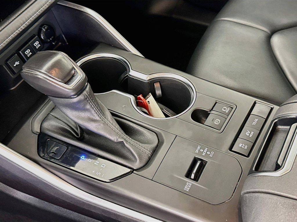 صورة 16 لـ 2021 Toyota HIGHLANDER HYBRID XLE