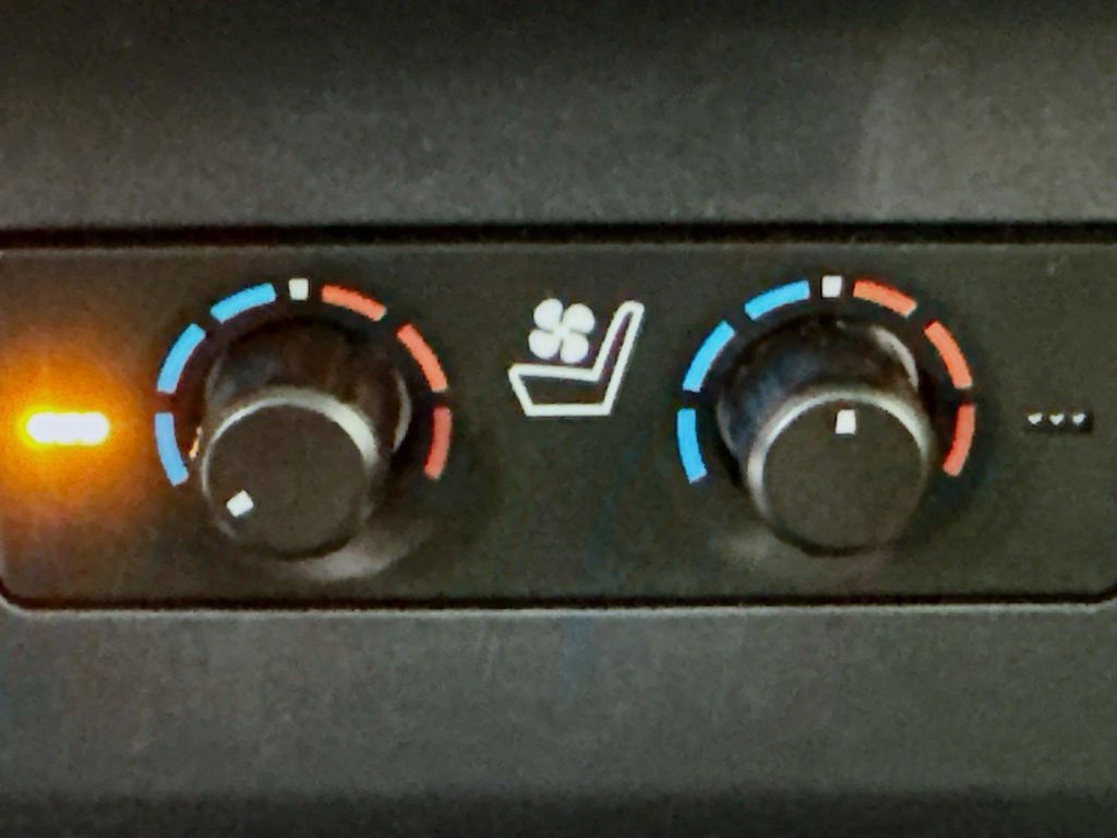 صورة مصغرة 21 لـ 2023 Toyota 4RUNNER LIMITED