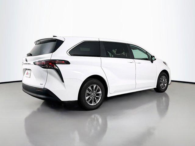 TOYOTA SIENNA - 7