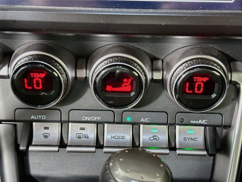2023 Toyota GR86 BASE — фото 16