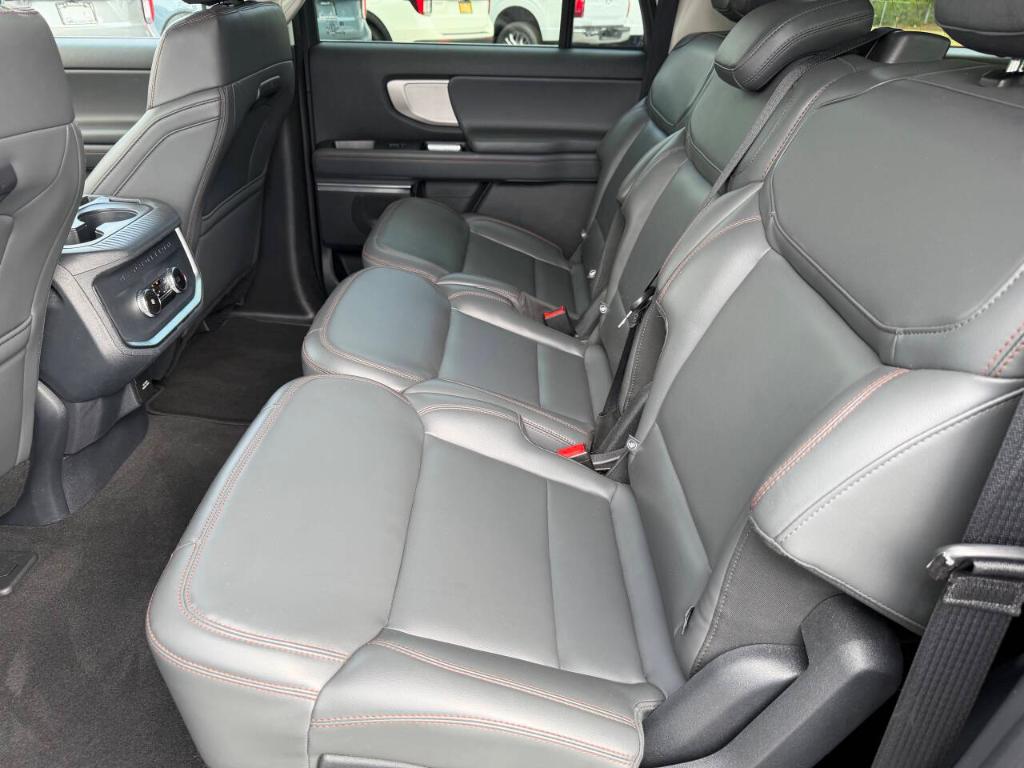صورة 12 لـ 2025 FORD EXPEDITION MAX ACTIVE