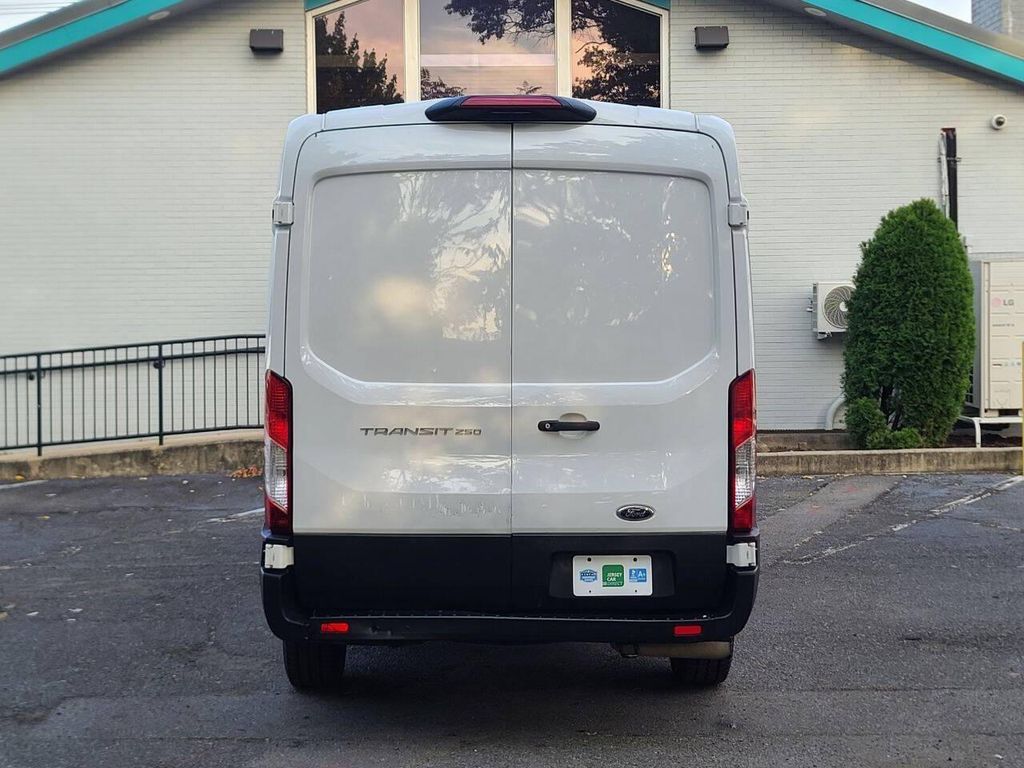 صورة مصغرة 5 لـ 2025 FORD TRANSIT-250 BASE