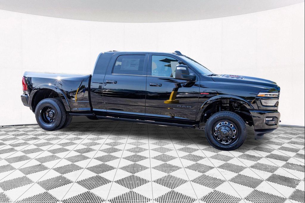صورة مصغرة 15 لـ 2026 RAM 3500 LIMITED MEGA CAB 4X4 6'4' BOX