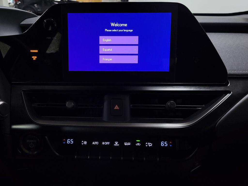 صورة 16 لـ 2024 Lexus UX 250H BASE