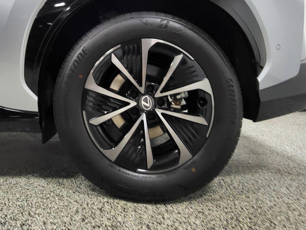 صورة مصغرة 32 لـ 2026 Lexus RZ 450E PREMIUM