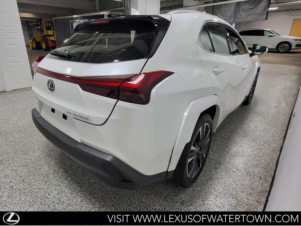 صورة 6 لـ 2025 Lexus UX 300H PREMIUM