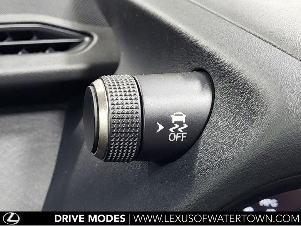 صورة مصغرة 21 لـ 2024 Lexus UX 250H BASE