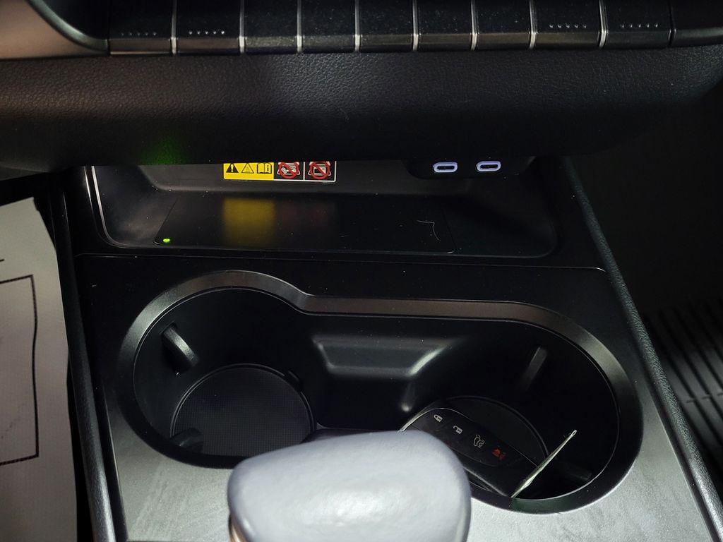 صورة مصغرة 13 لـ 2024 Lexus UX 250H BASE
