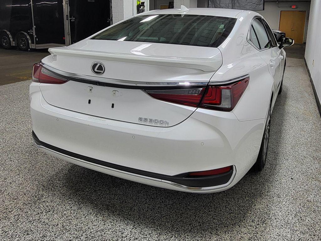 صورة مصغرة 47 لـ 2024 Lexus ES 300H LUXURY
