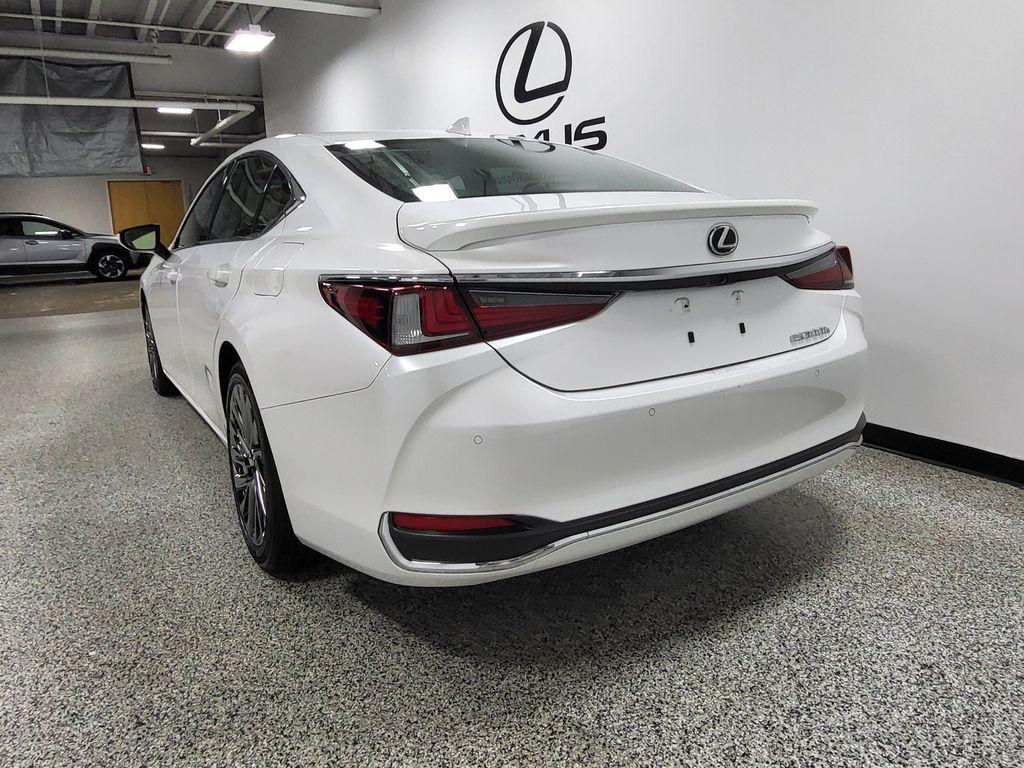 صورة مصغرة 49 لـ 2024 Lexus ES 300H LUXURY