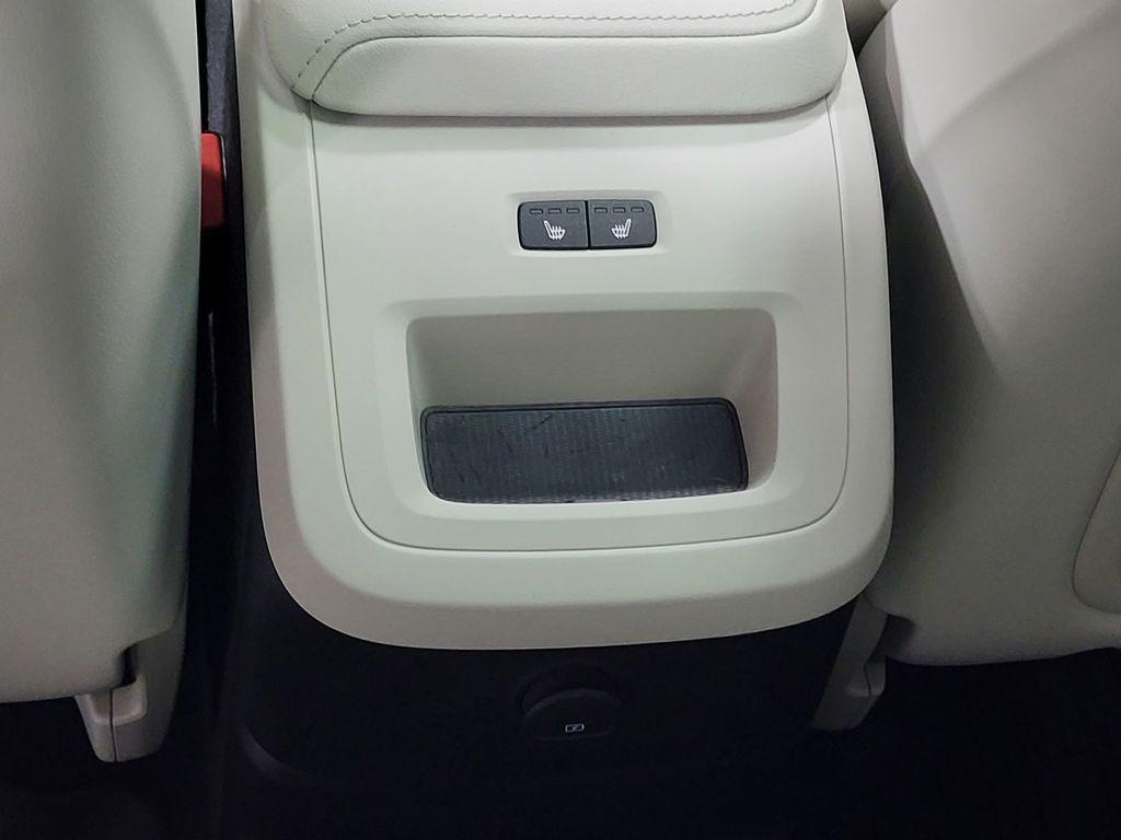 صورة مصغرة 35 لـ 2023 Volvo XC60 RECHARGE PLUG-IN HYBRID T8 ULTIMATE DARK THEM