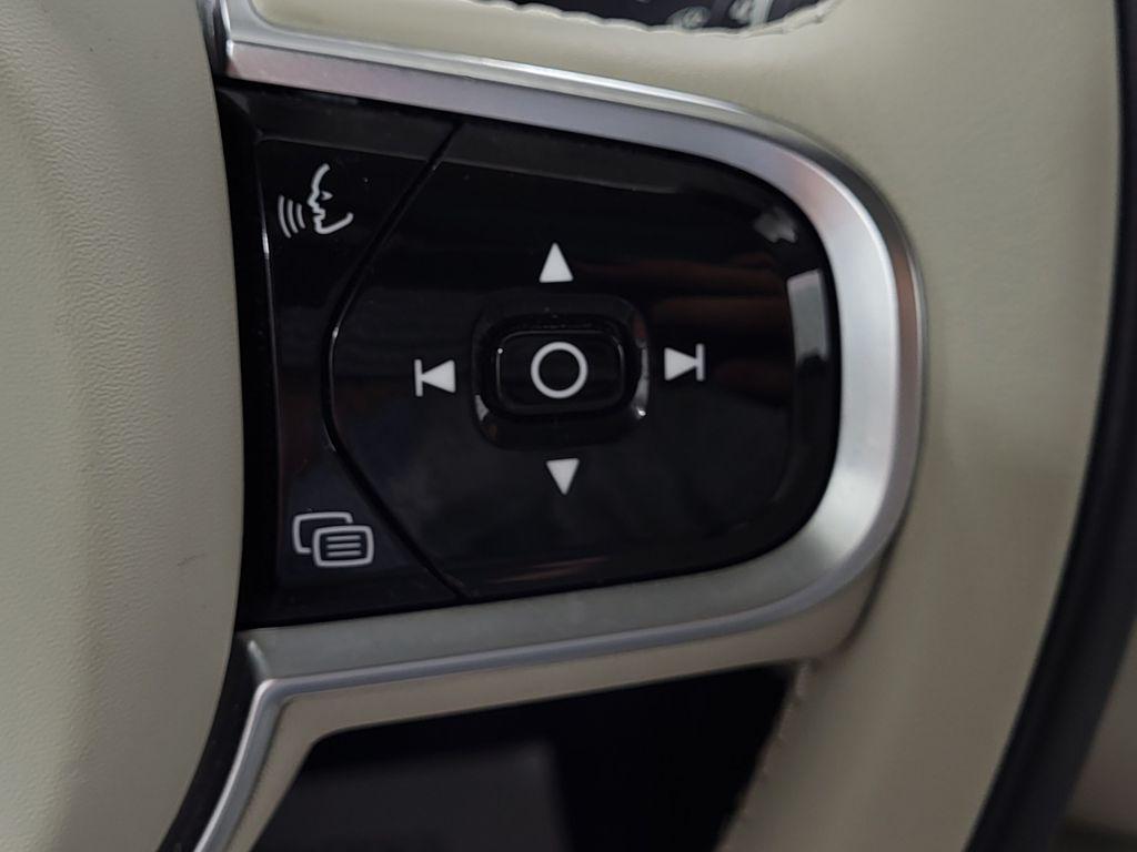 صورة مصغرة 31 لـ 2023 Volvo XC60 RECHARGE PLUG-IN HYBRID T8 ULTIMATE DARK THEM