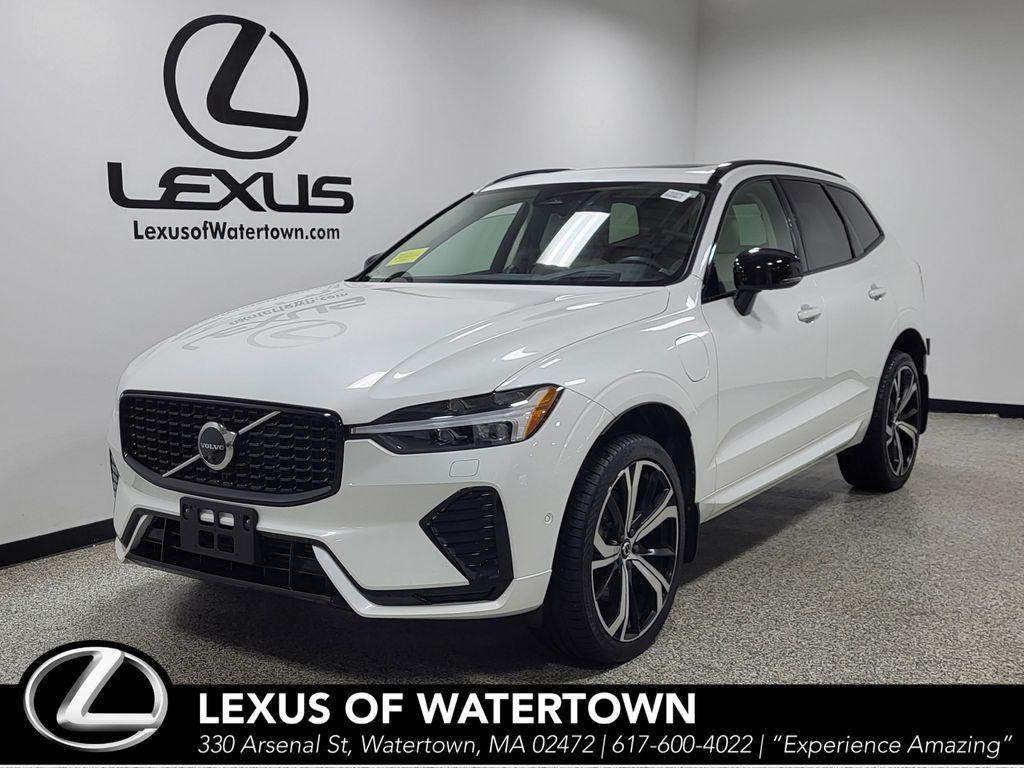 صورة 1 لـ 2023 Volvo XC60 RECHARGE PLUG-IN HYBRID T8 ULTIMATE DARK THEM