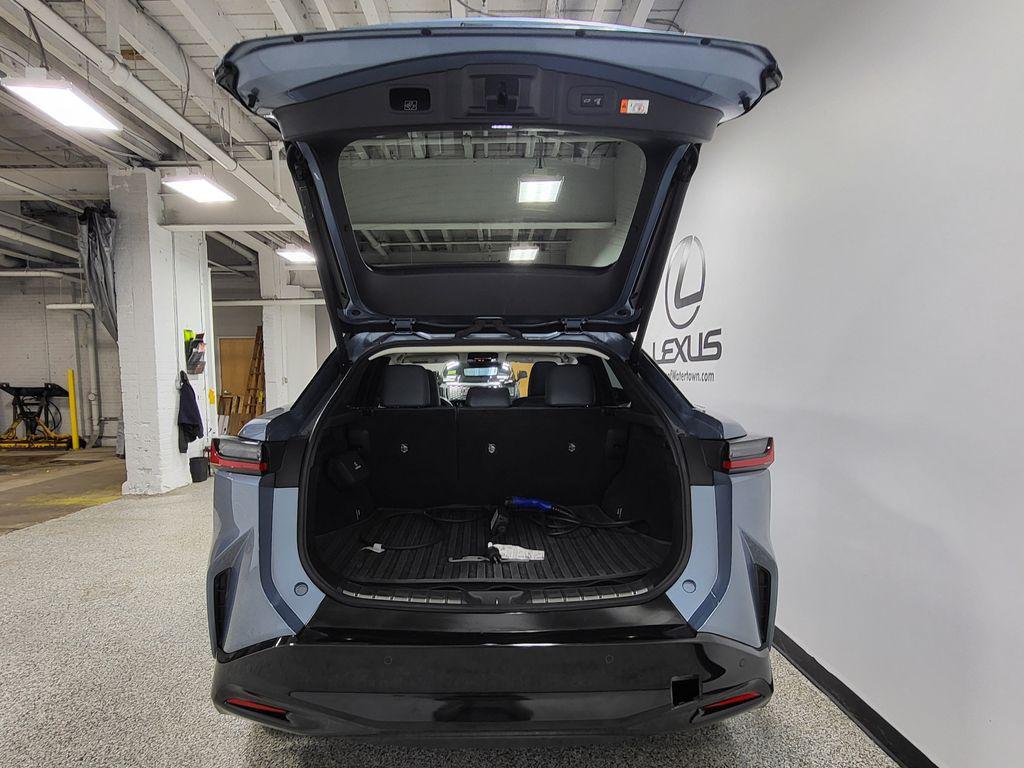 صورة مصغرة 34 لـ 2023 Lexus RZ 450E PREMIUM