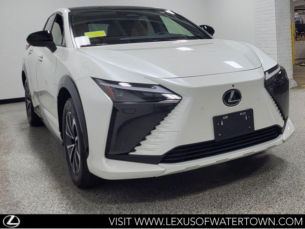 صورة 5 لـ 2025 Lexus RZ 300E PREMIUM