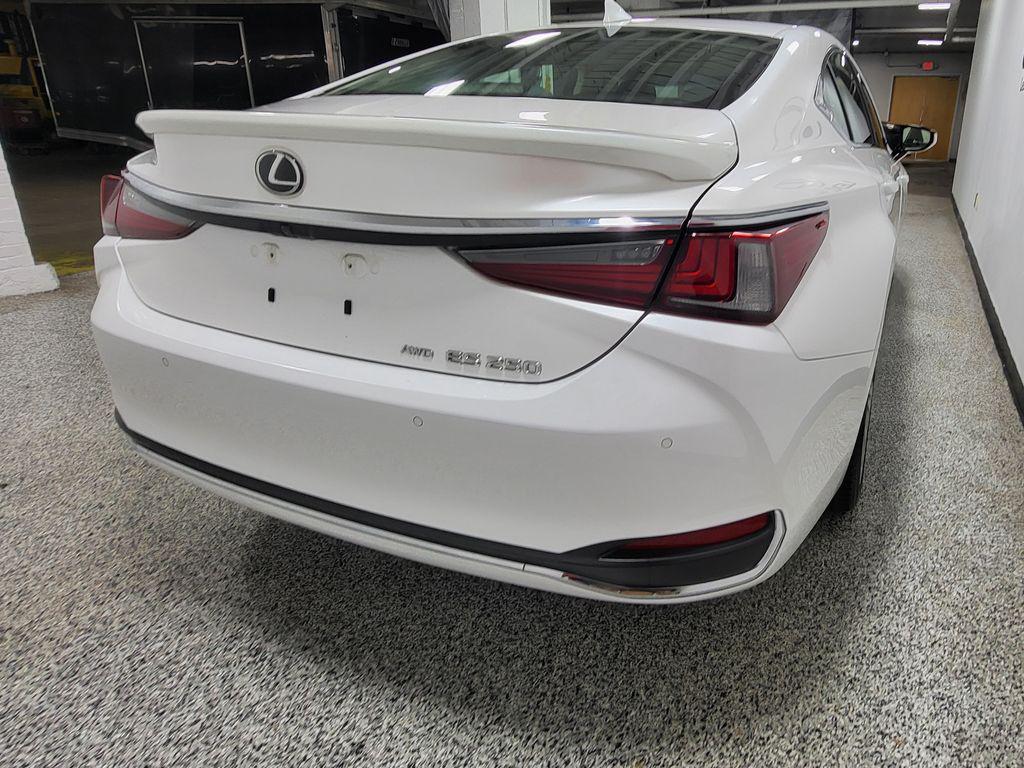 صورة مصغرة 43 لـ 2021 Lexus ES 250 BASE