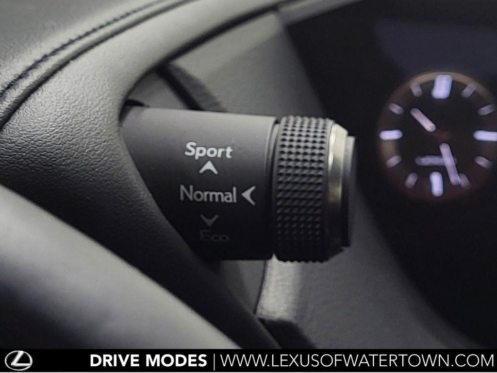 صورة مصغرة 25 لـ 2021 Lexus ES 250 BASE