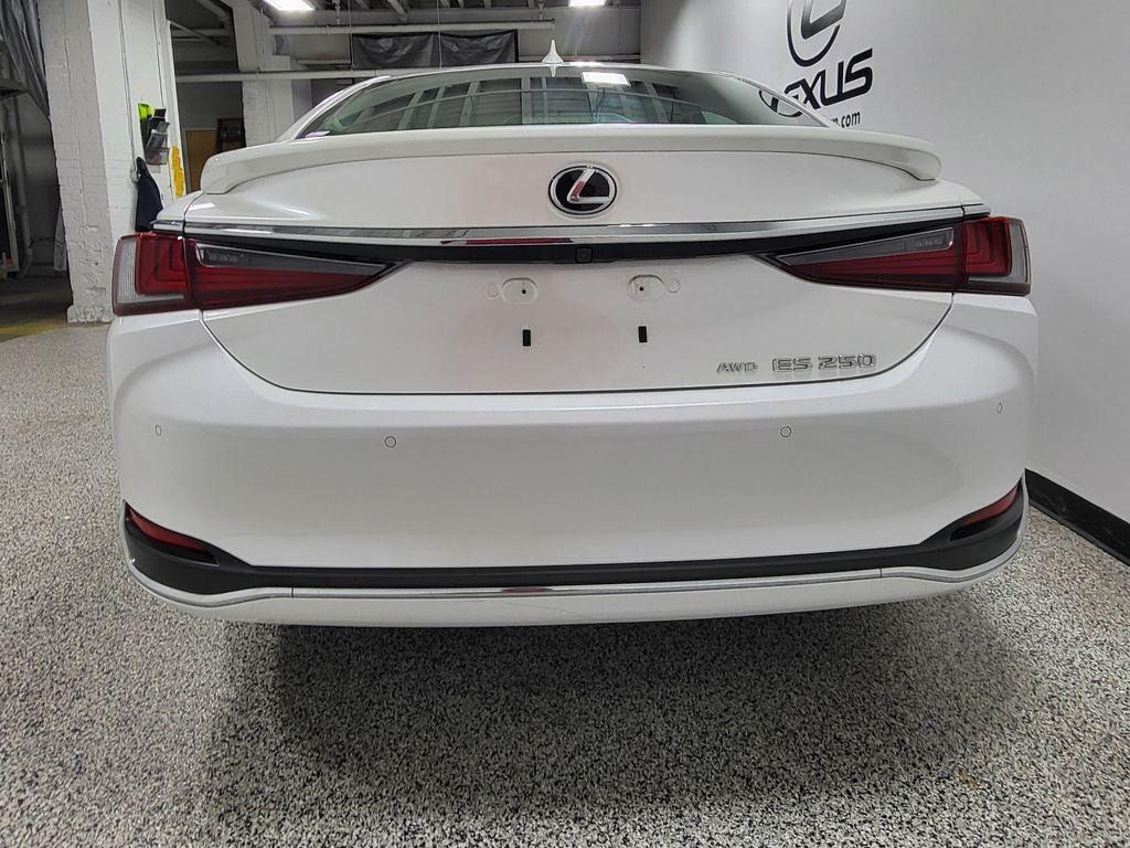 صورة مصغرة 44 لـ 2021 Lexus ES 250 BASE