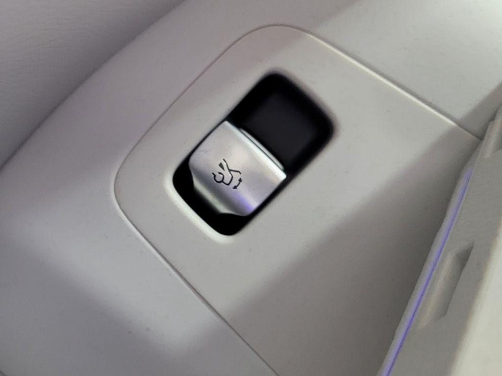 2025 Mercedes-BENZ EQE — миниатюра 26