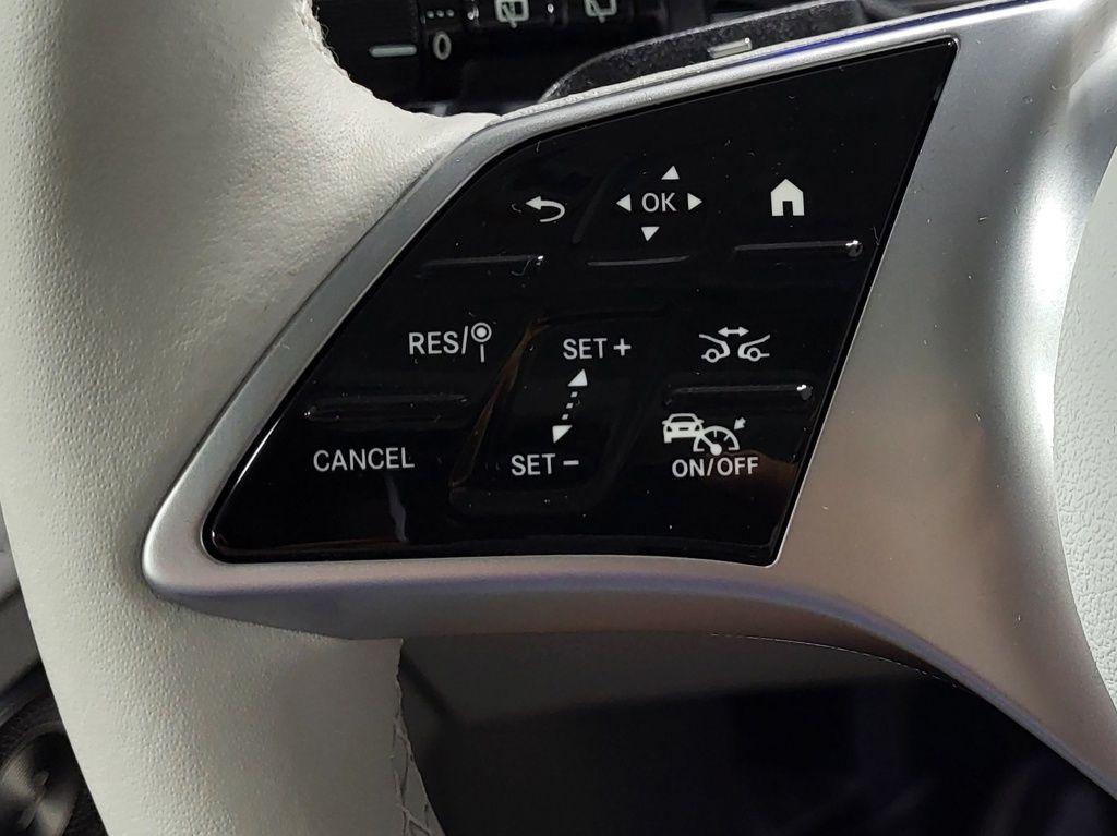 2025 Mercedes-BENZ EQE — миниатюра 21