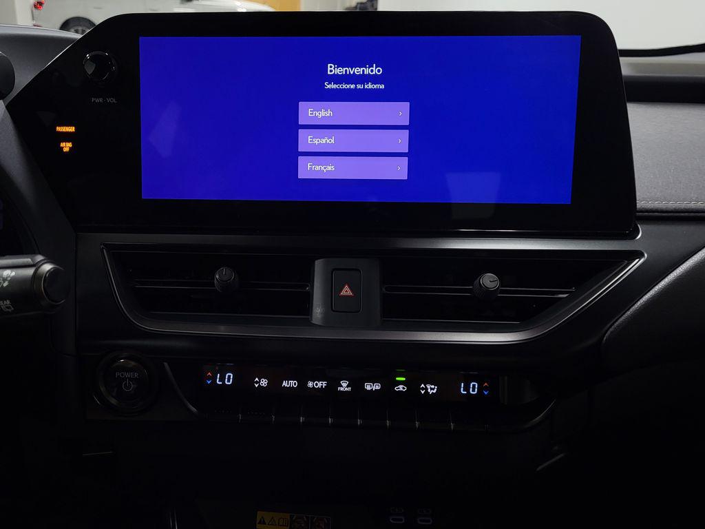صورة 18 لـ 2025 Lexus UX 300H PREMIUM