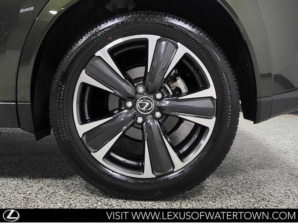 صورة 34 لـ 2025 Lexus UX 300H PREMIUM