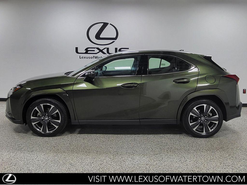 صورة 10 لـ 2025 Lexus UX 300H PREMIUM