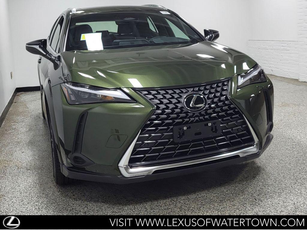 صورة 4 لـ 2025 Lexus UX 300H PREMIUM