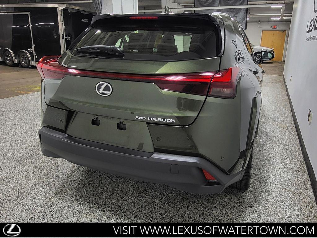 صورة 7 لـ 2025 Lexus UX 300H PREMIUM