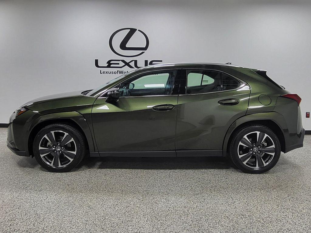 صورة 49 لـ 2025 Lexus UX 300H PREMIUM