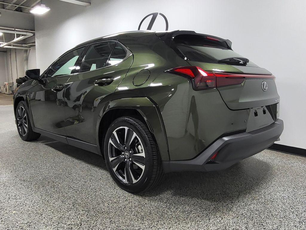 صورة 48 لـ 2025 Lexus UX 300H PREMIUM