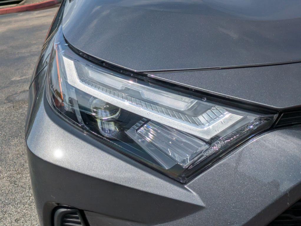 صورة 8 لـ 2022 Toyota RAV4 XLE