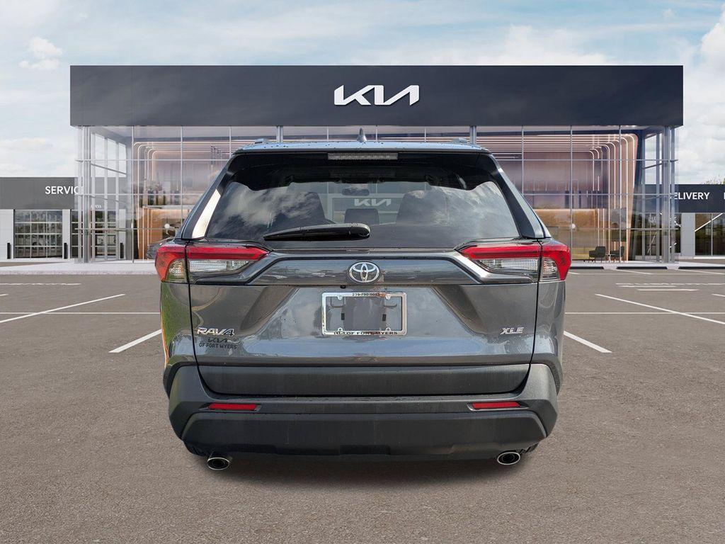 صورة 5 لـ 2022 Toyota RAV4 XLE