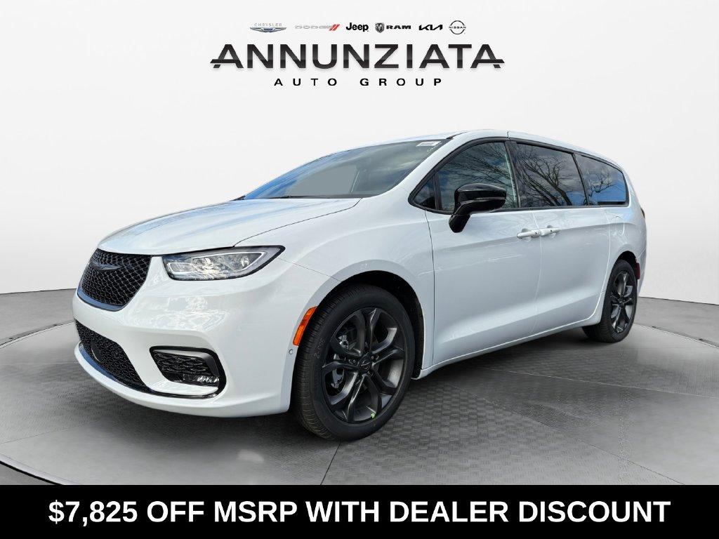 New 2026 Chrysler Pacifica Select
