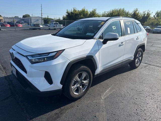 2025 Toyota RAV4 HYBRID XLE — фото 2