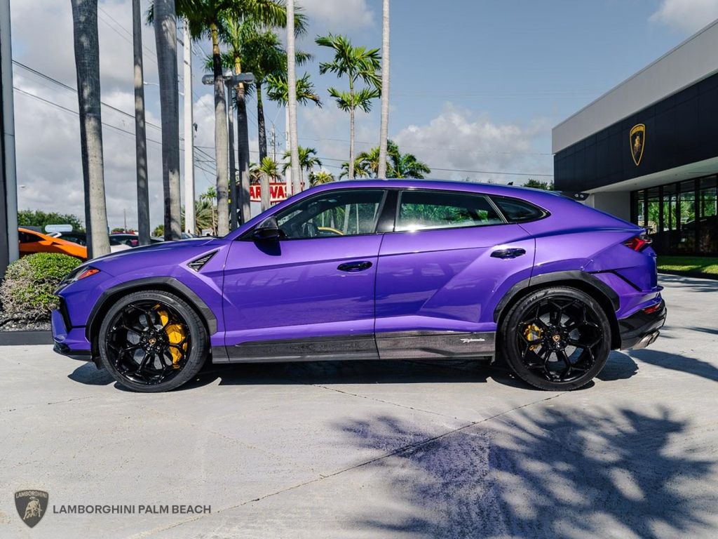 2023 Lamborghini URUS PERFORMANTE photo 2