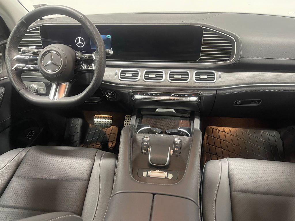 2026 Mercedes-BENZ GLS — миниатюра 30