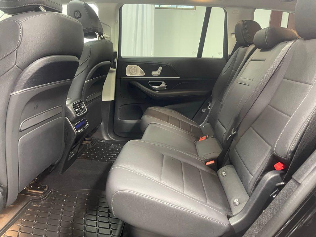 2026 Mercedes-BENZ GLS — миниатюра 25