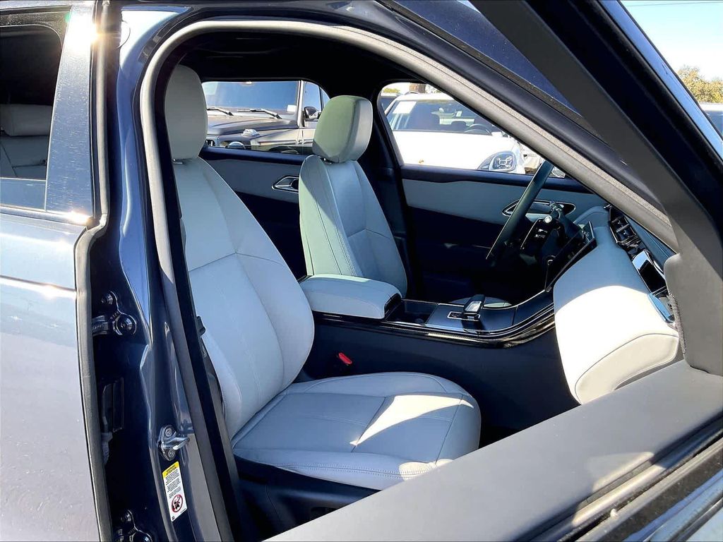 صورة 8 لـ 2026 LAND Rover RANGE ROVER VELAR P250 SE R-DYNAMIC