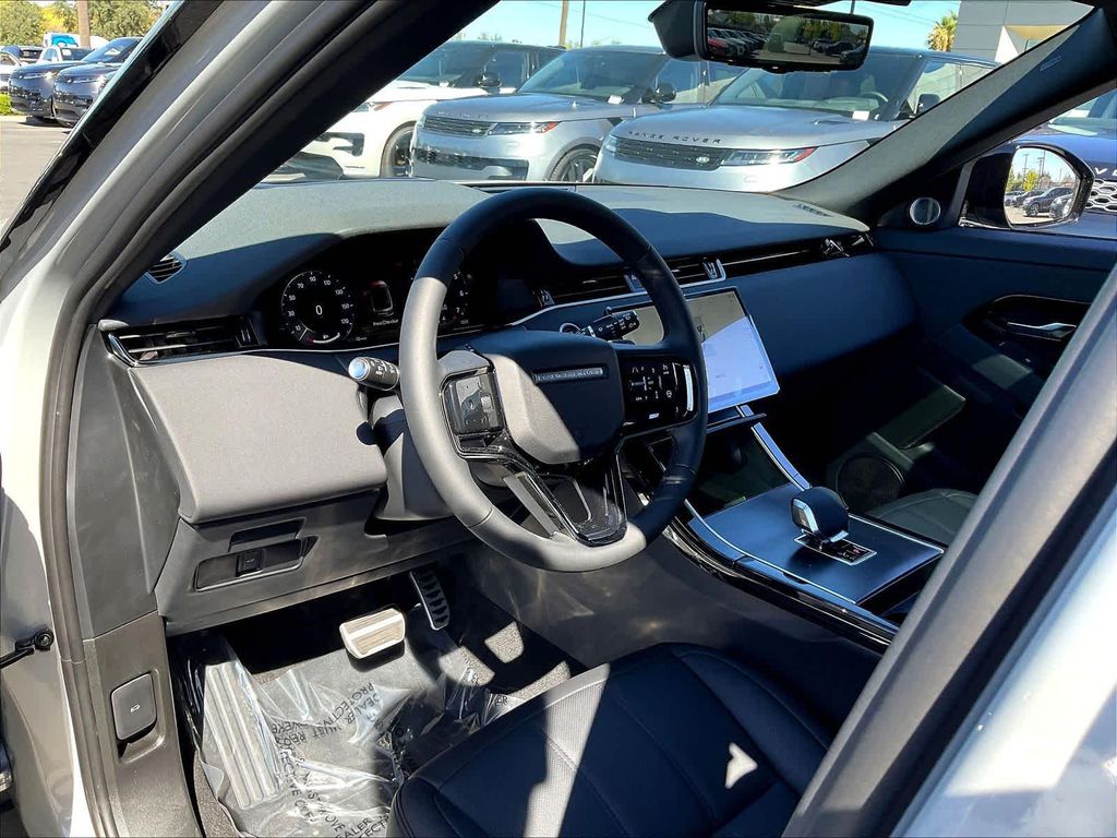 صورة 8 لـ 2026 LAND Rover RANGE ROVER EVOQUE DYNAMIC SE