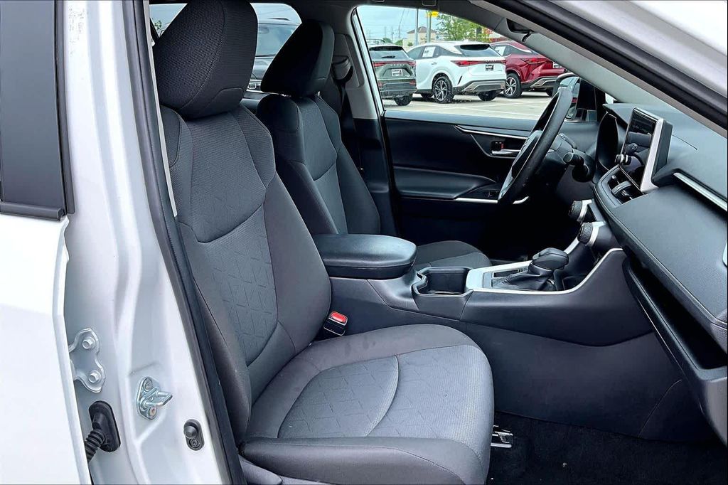 TOYOTA RAV4 - 9