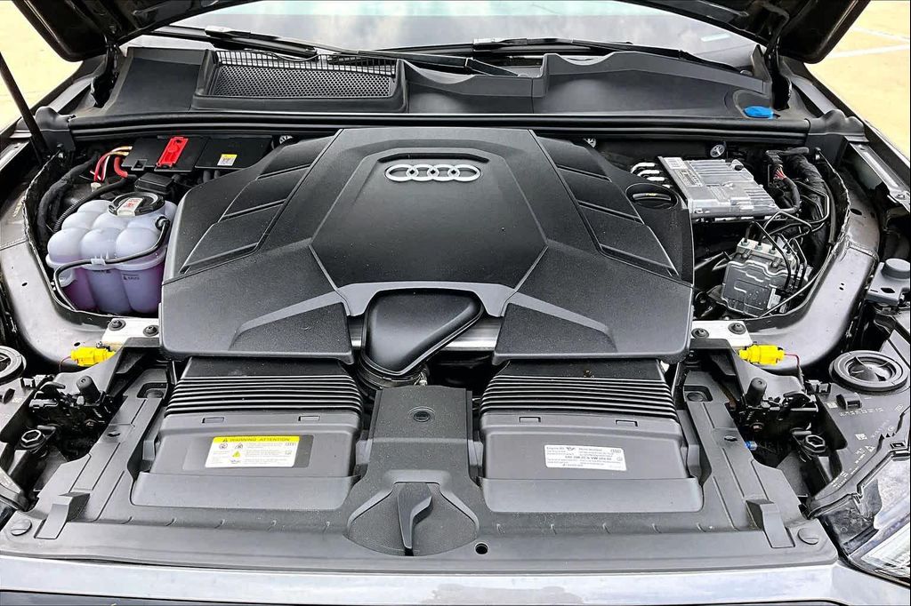 صورة 32 لـ 2022 AUDI Q7 55 PRESTIGE