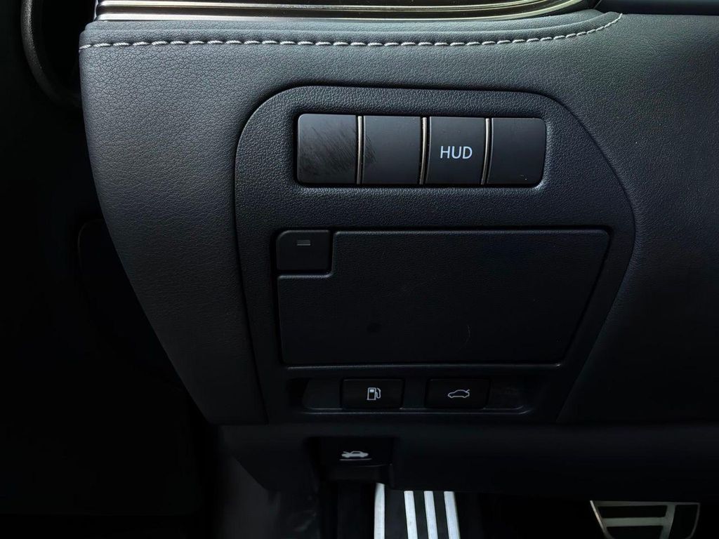 صورة مصغرة 30 لـ 2023 Lexus LS 500 F SPORT