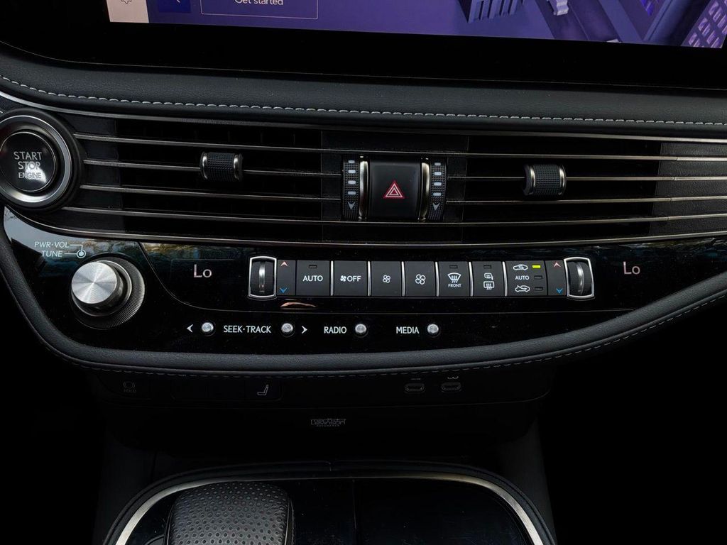 صورة مصغرة 35 لـ 2023 Lexus LS 500 F SPORT