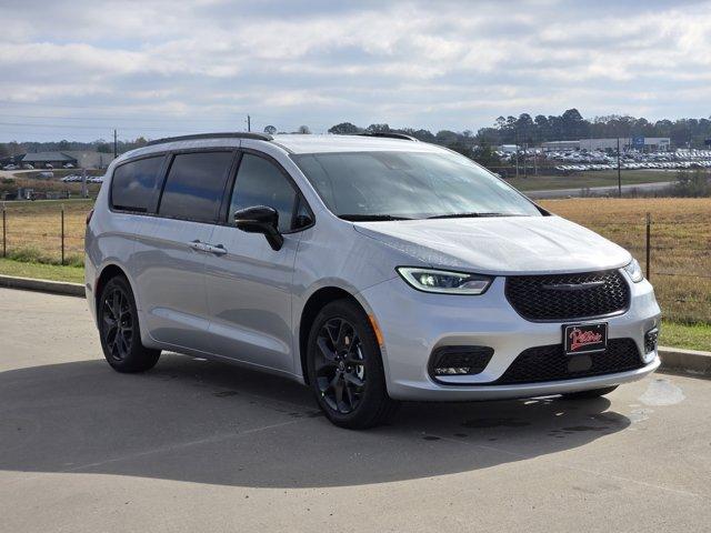 New 2026 Chrysler Pacifica Select