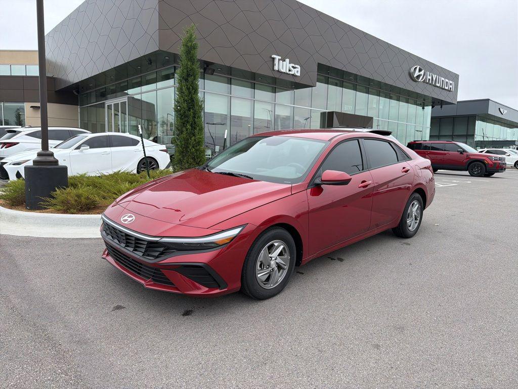New 2025 Hyundai ELANTRA SE