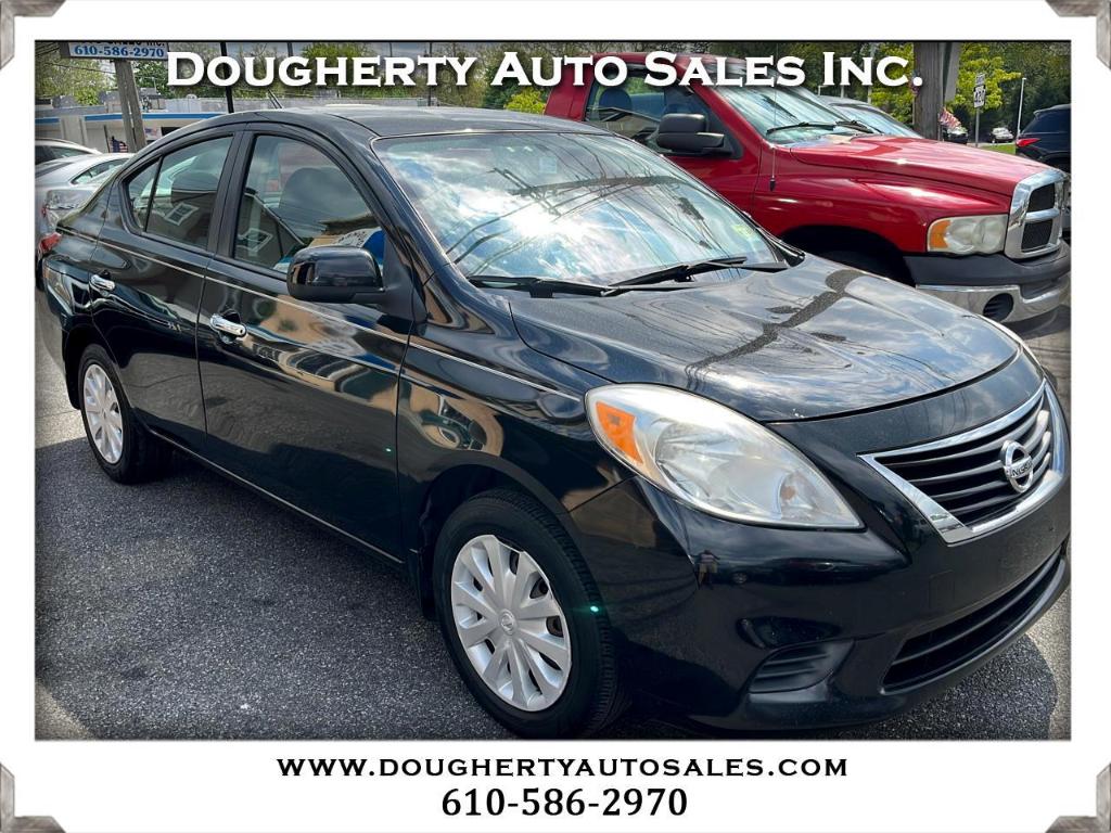 2012 black nissan versa