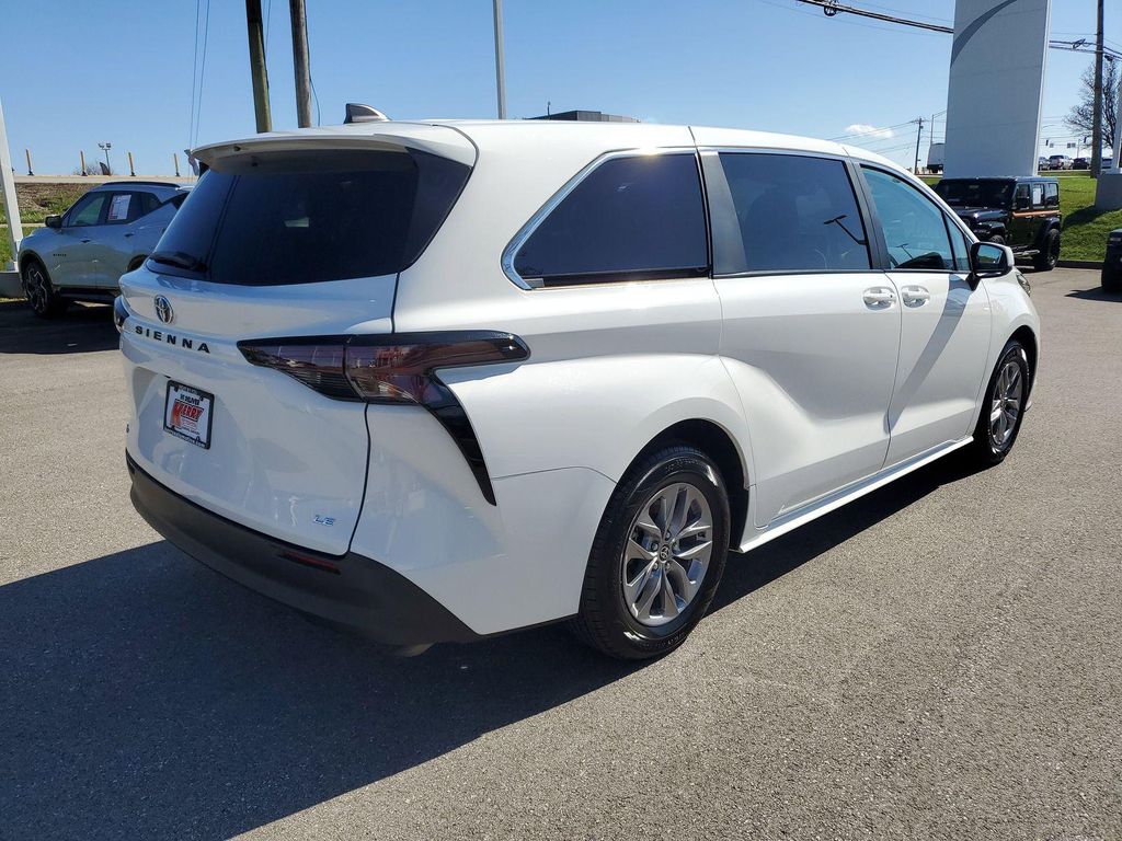TOYOTA SIENNA - 4